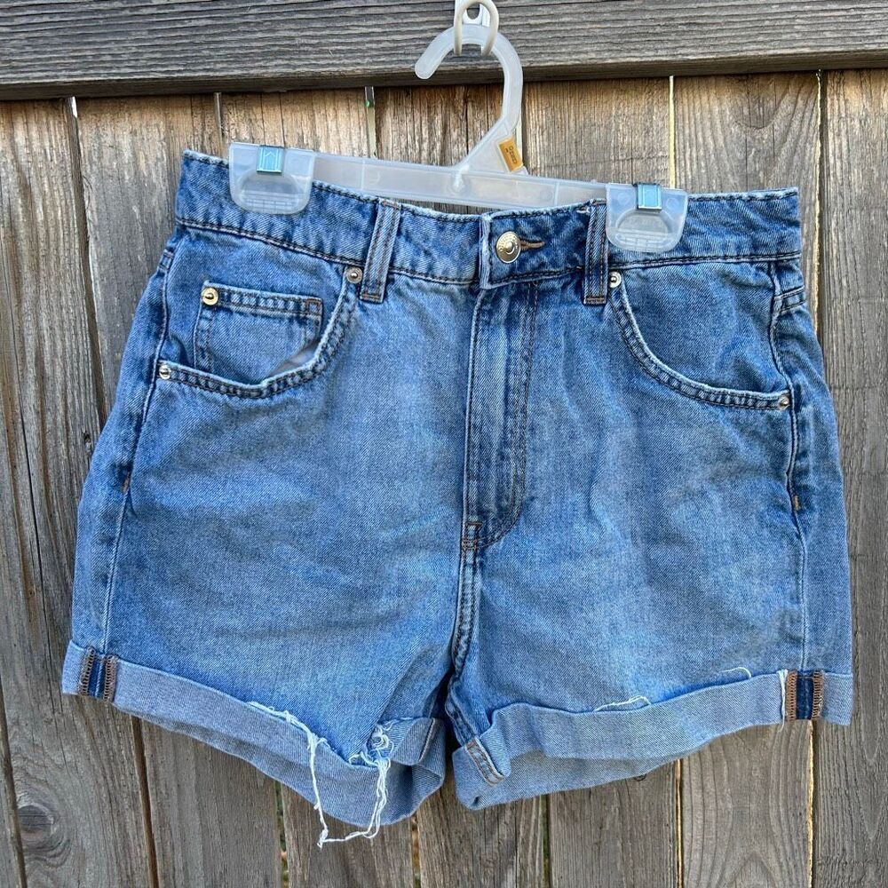 Divided crop Jean shorts size 6